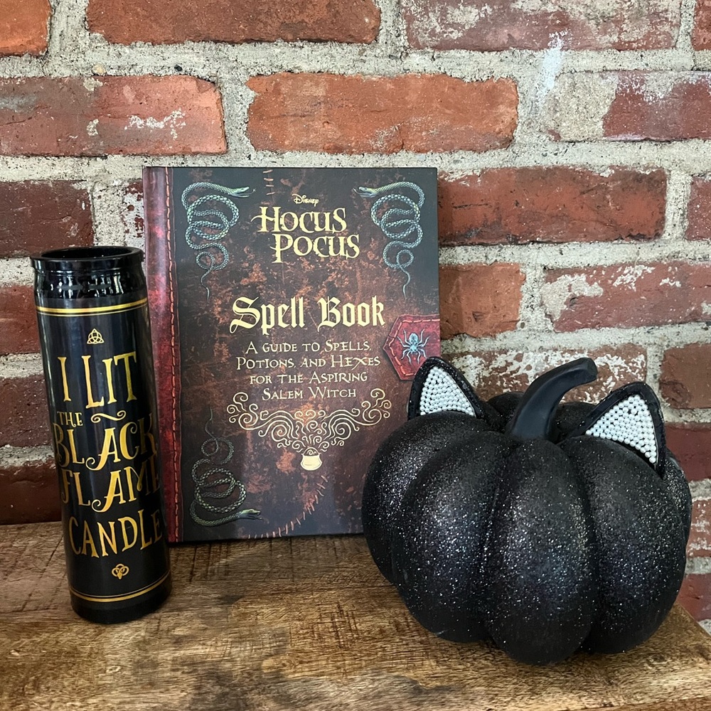 Hocus Pocus spell book one black flame candle and one cat pumpkin NWT Disney